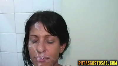 Budurwa brunette ta yi jima'i ta baka da ta dubura kafin ta yi kama da fuskarta