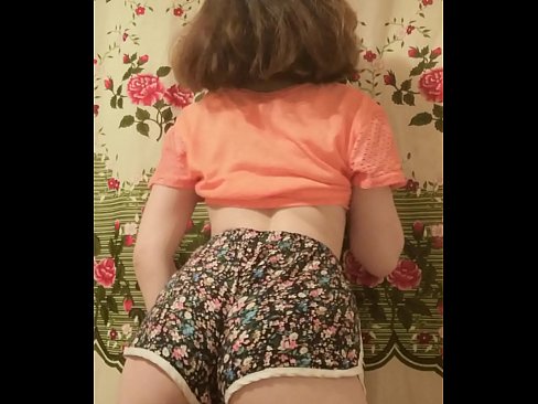 ❤️ Sexy matashin jariri yana cire guntun wando a kyamara ️❌ Batsa na dubura ﹏